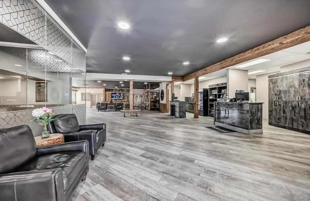 Invermere Inn & Suites-1