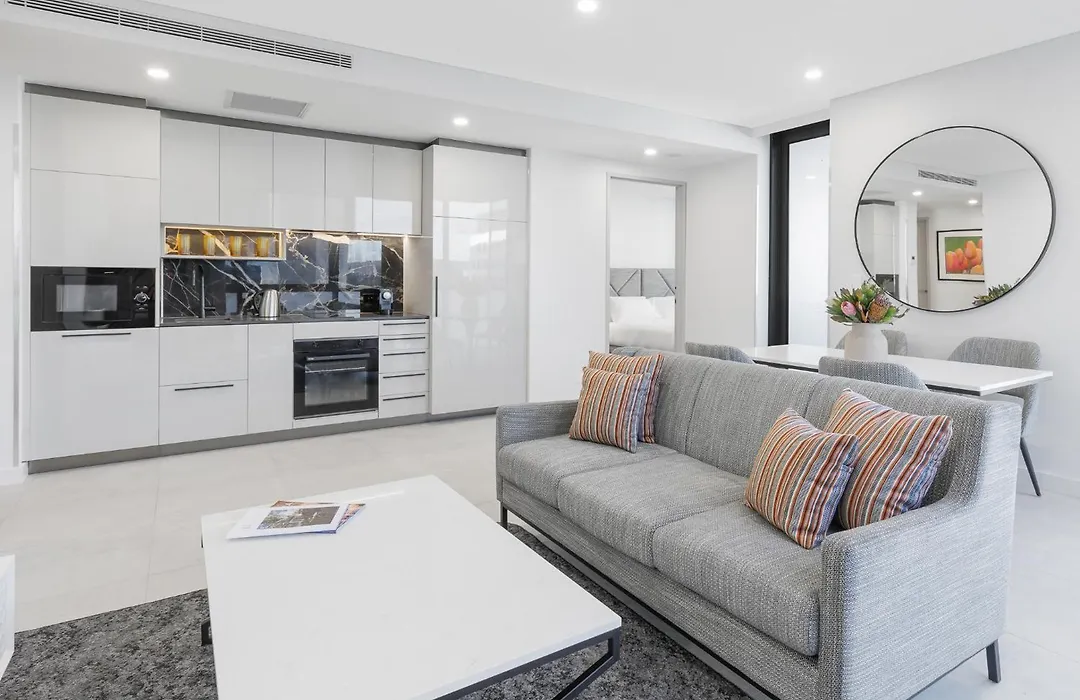 Meriton Suites Canberra-1