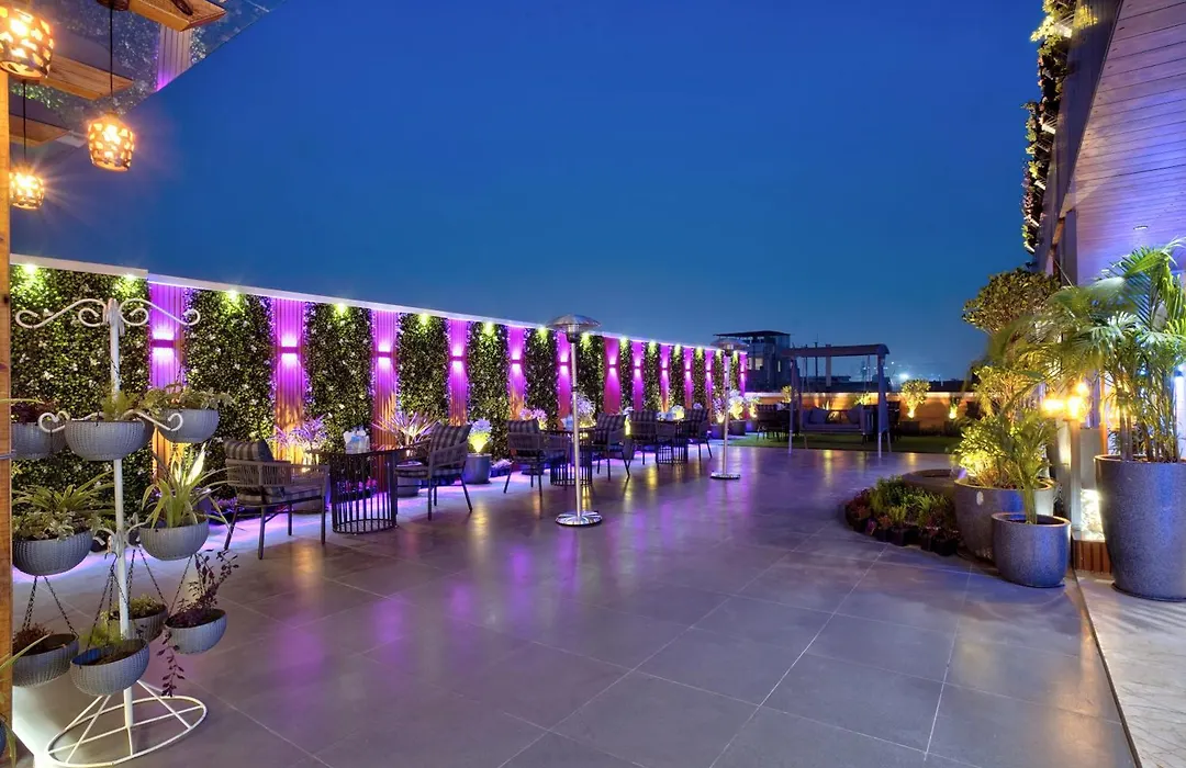 Hotel Gold The Royal - A Luxurious Stay- Near New Delhi Railway Station & Connaught Place-1