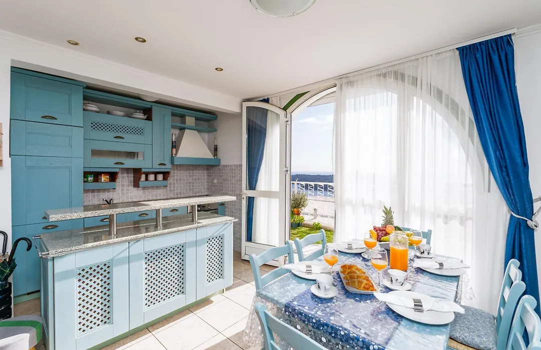 Apartments And Room Lora-1