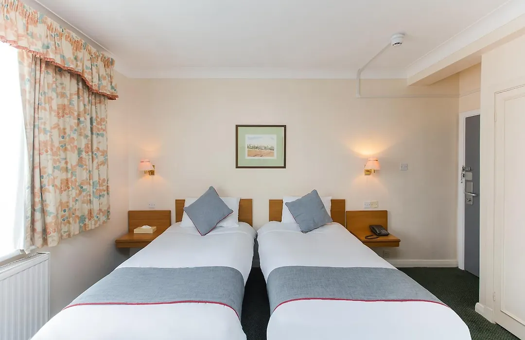 Oyo Stade Court Hotel-1