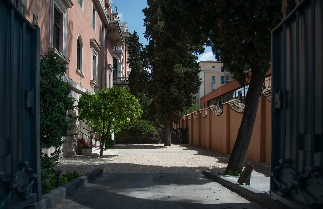 Domus Giulio Guest House-1