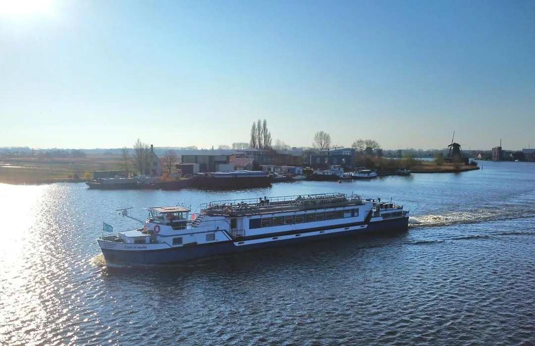 Botel Clair D'Etoile-1