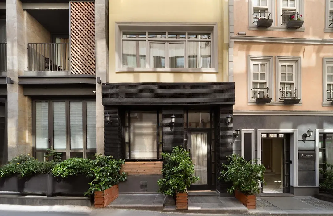 Meroddi La Porta-1