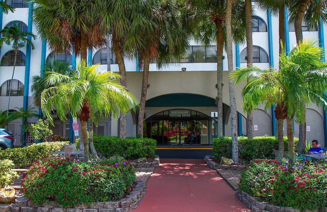 Clarion Inn & Suites Miami International Airport-1