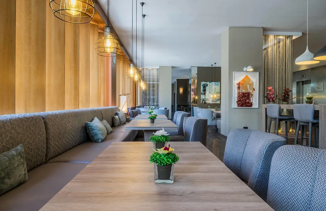 AC Hotel Valencia by Marriott-1