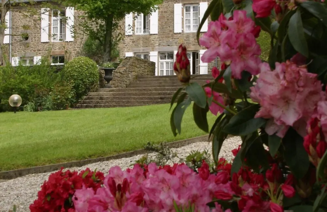 Logis Hôtel Du Chateau-1