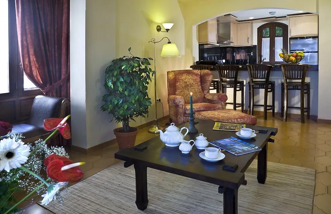 Regency Country Club, Apartments Suites-1