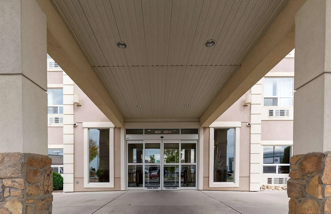 Best Western Plus South Edmonton Inn & Suites-1