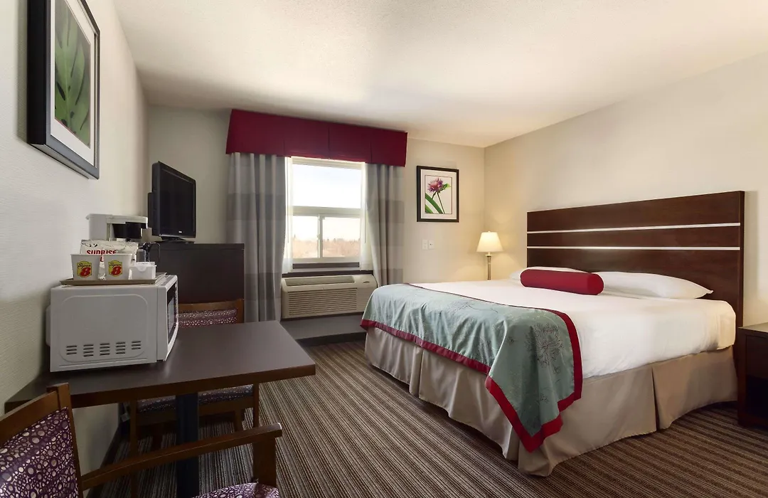 Super 8 By Wyndham Saskatoon Near Downtown-1