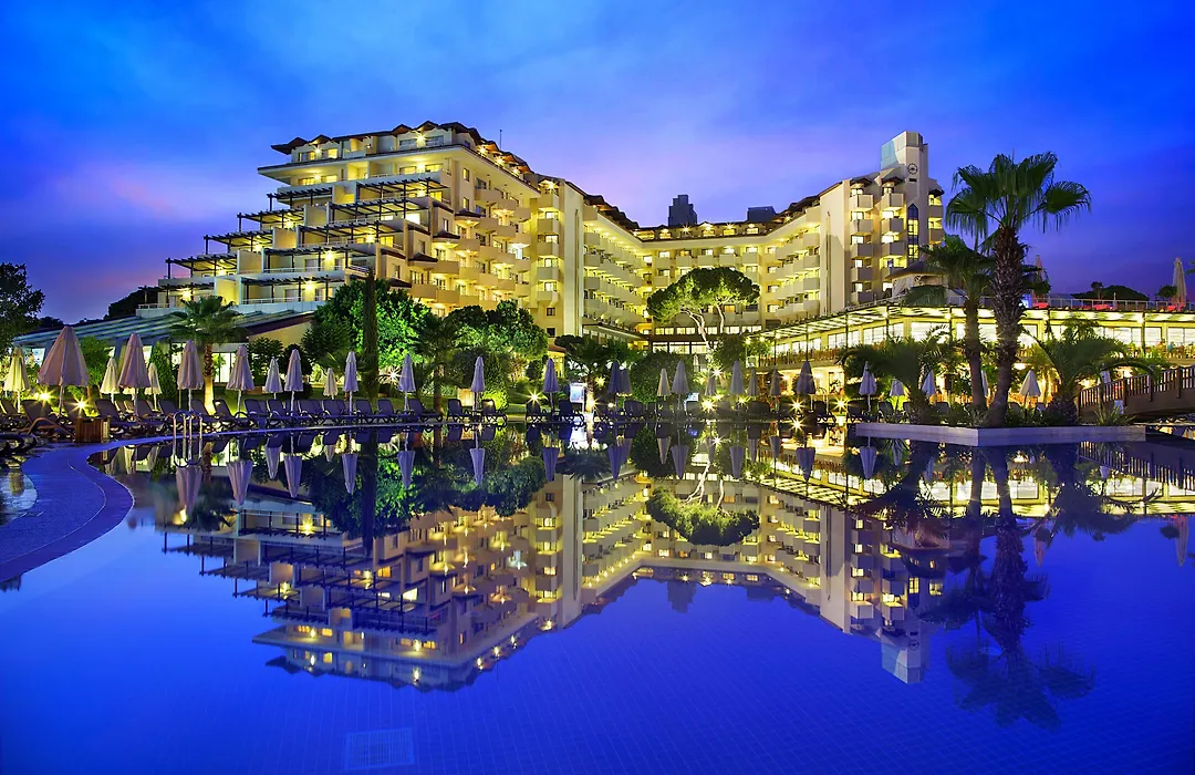 Bellis Deluxe Hotel & Heated For Winter Aqua Park-1