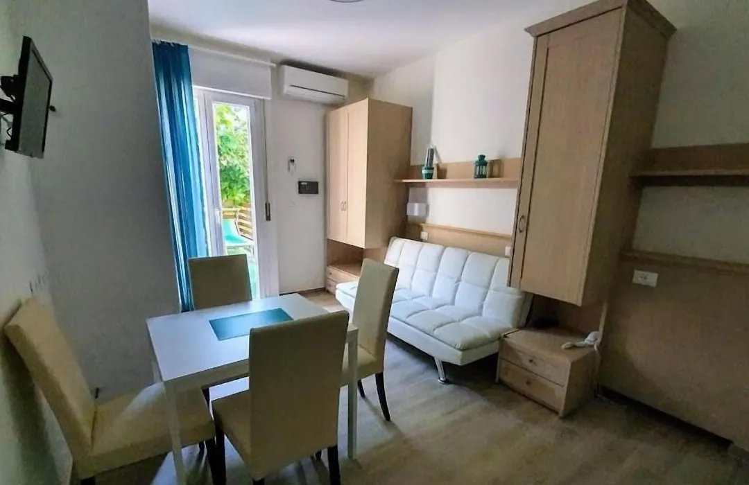 Hotel Airone B&B Camere e Appartamenti-1