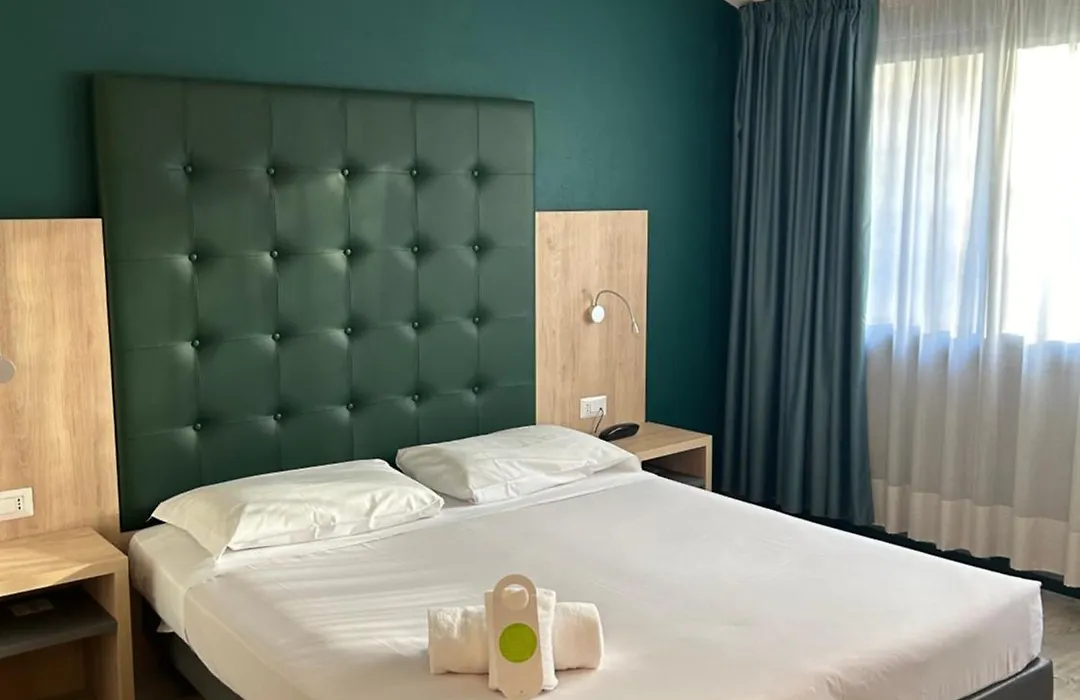 Green Hotel-1