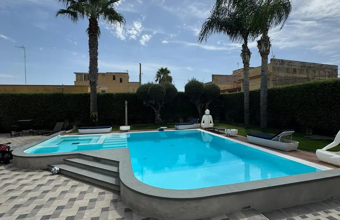 Villa con Piscina vicino al mare - Mazara del vallo-1