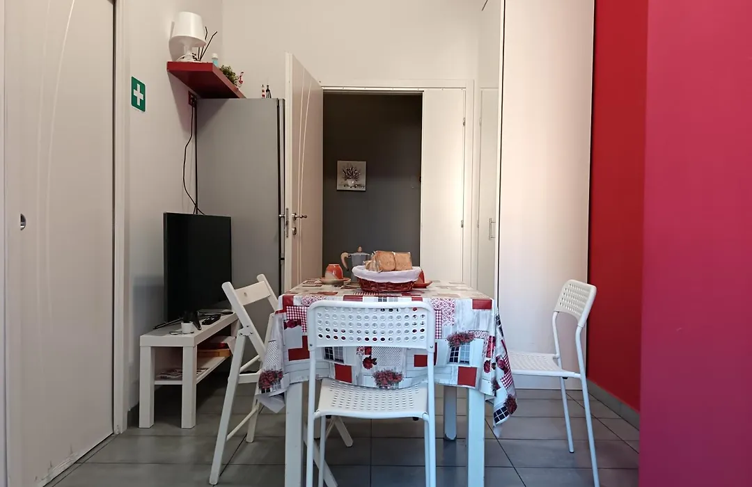 Adriatic Room 50 m dalla stazione Ferroviaria di Ciampino e dalla navetta aeroportuale-1