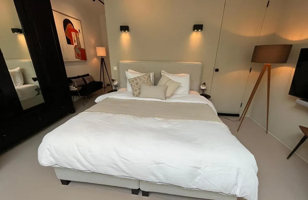 B&B Urban Oasis With Free Parking-1