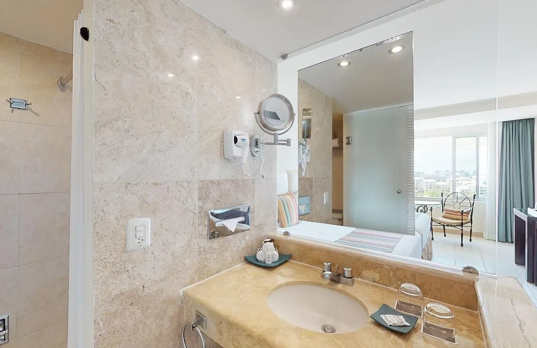 Grand Oasis Palm-1