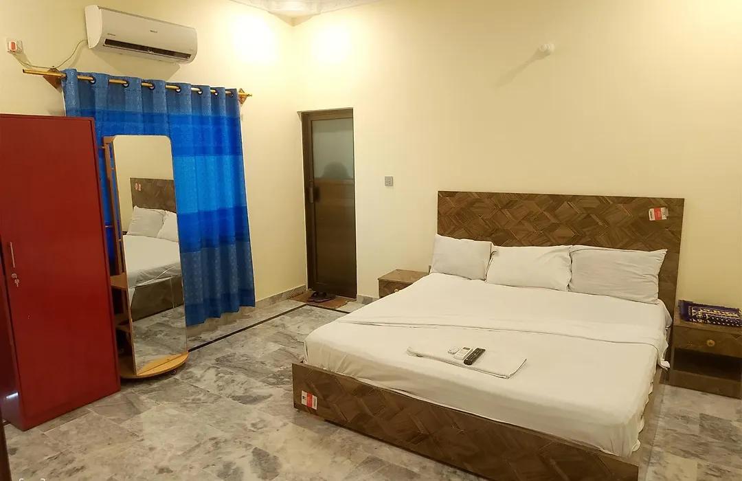 Hotel Crown Plaza, Near Karachi Airport, Darul Sehat Hospital, Dow, Agha Khan And Liaqat Hospital-1