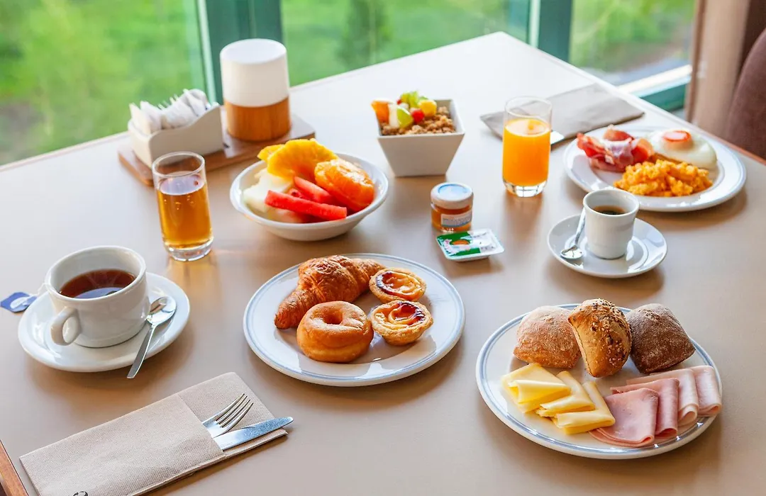 Hotel De Guimaraes Business & Spa-1