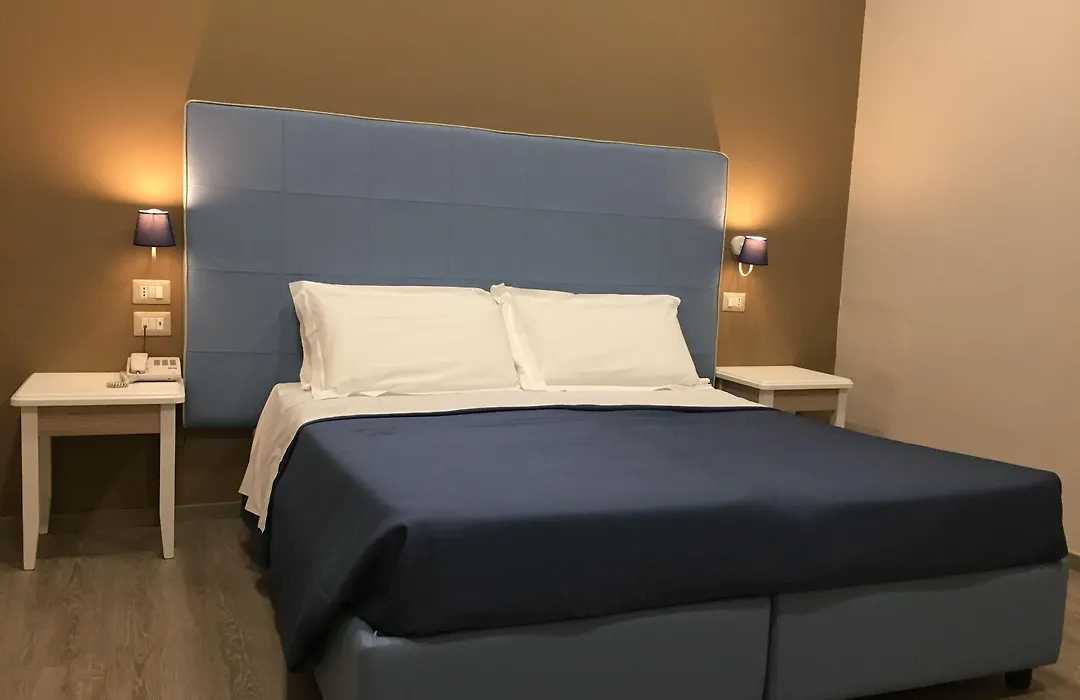 Hotel Magenta-1