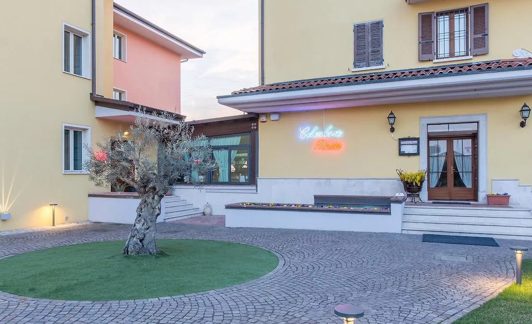 Hotel Panineria Colombera Rossa-1