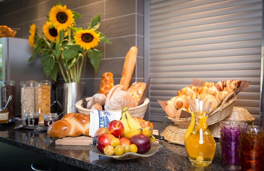 Le Petit Relais-1