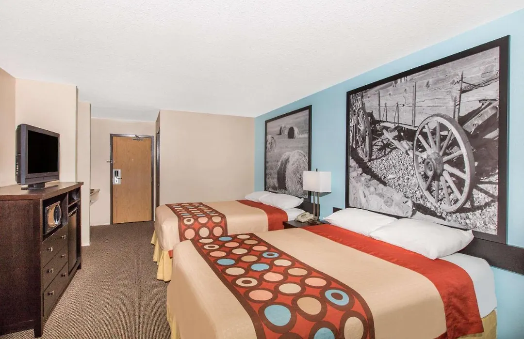 Super 8 By Wyndham Strathmore-1