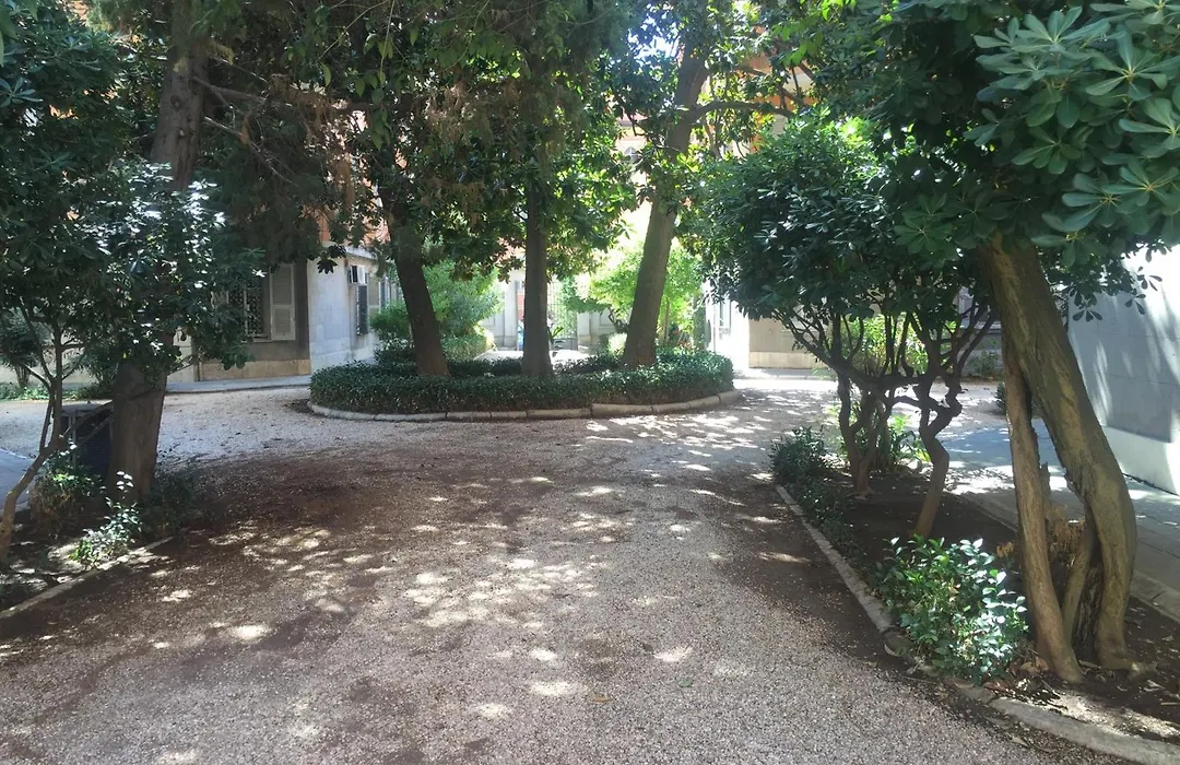 Dhome B&B-1