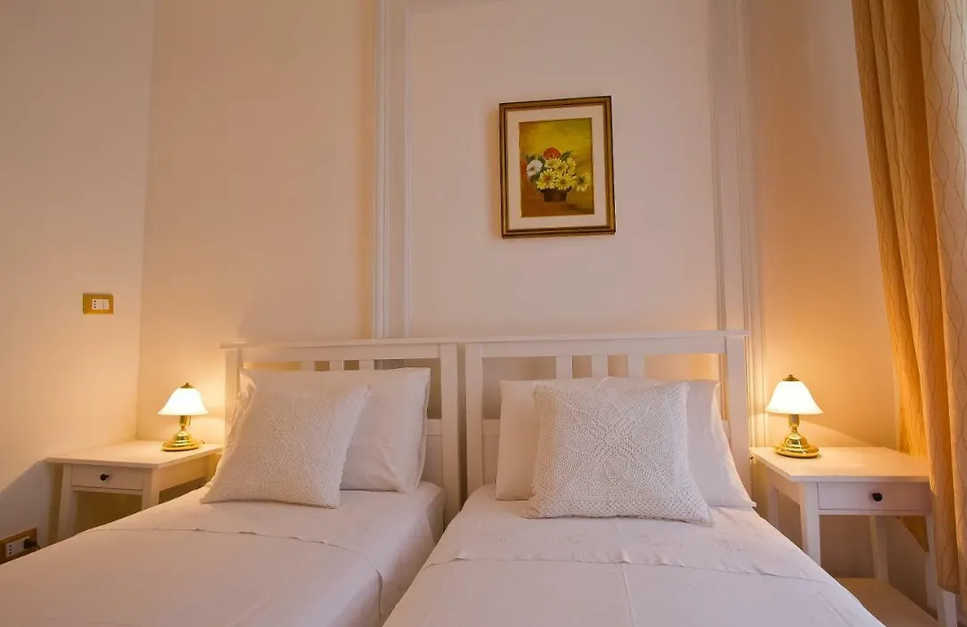 Golden Rooms Bed & Breakfast-1