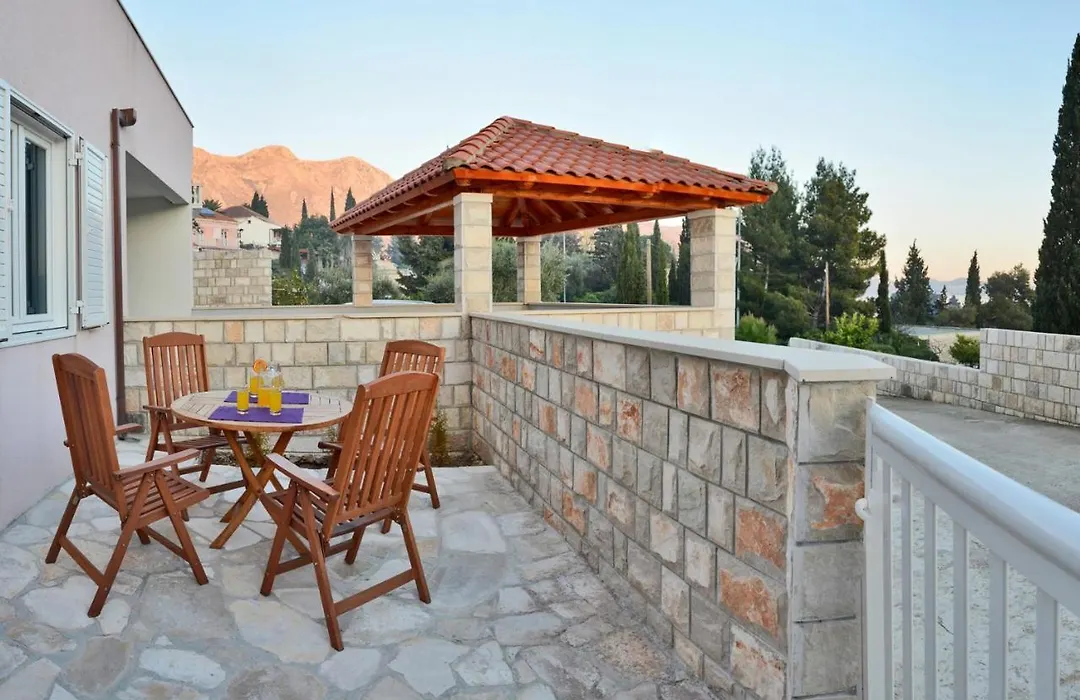 Villa Avantgarde-1