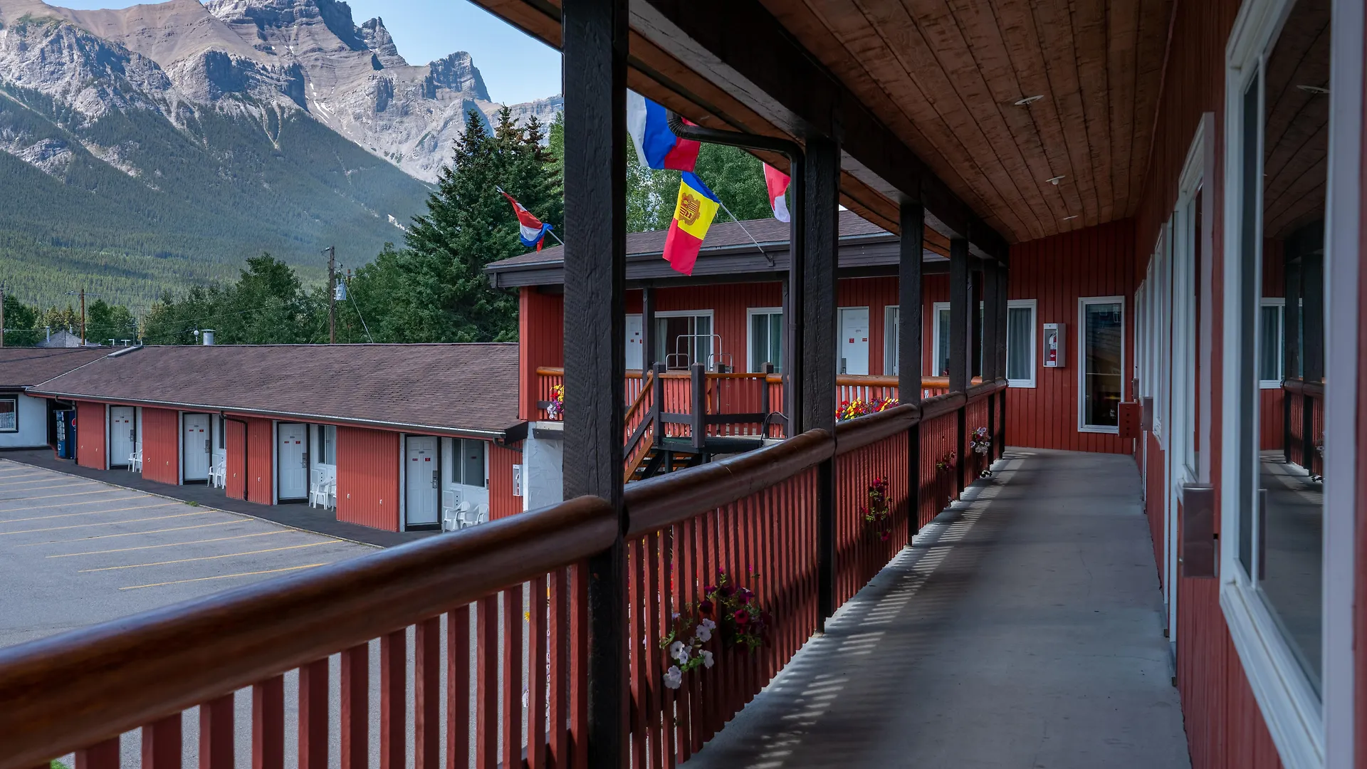 Rocky Mountain Ski Lodge Canmore for Family Vacation With a 8.4 Expert