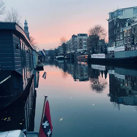 Houseboat Bonnie-2