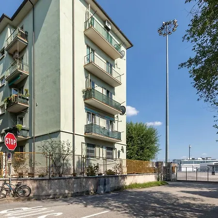 Easy Stay Verona Rooms-3