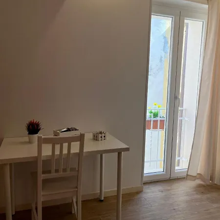 Aura B&B-2