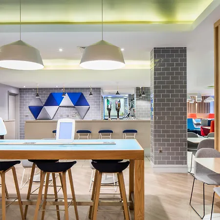 Holiday Inn Express Belfast City By Ihg-2