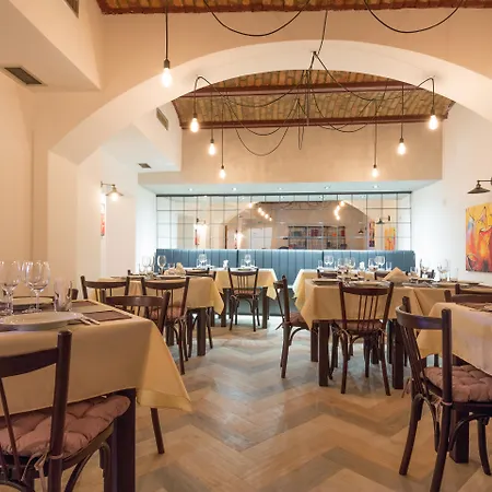 Capital Hotel Garni-3