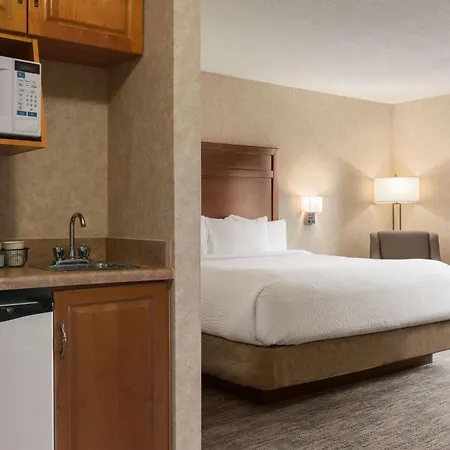 Days Inn & Suites By Wyndham Brooks-3