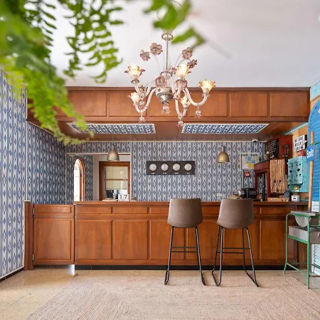 Bella Colina I Vintage Hotel 1953-2