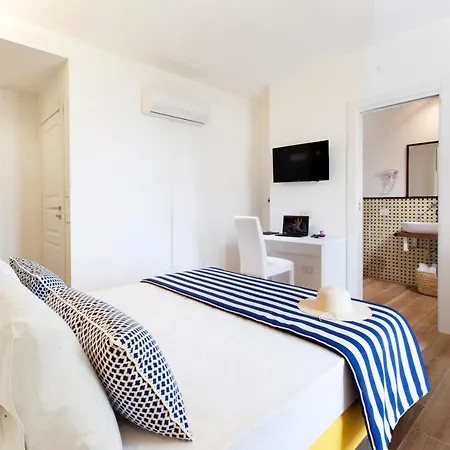 YourHome - Relais Loggia Li Galli-3