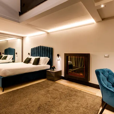 V Collection Piazza Farnese Luxury Suites-3
