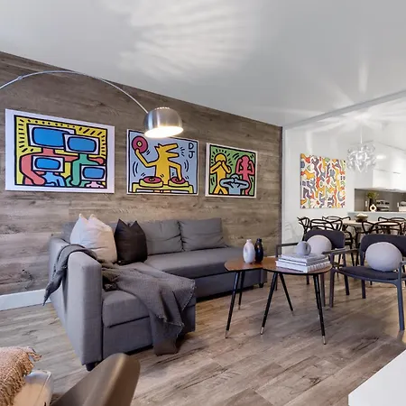 Liv Mtl Urban Spacious Group Suites Near Downtown Montreal-3