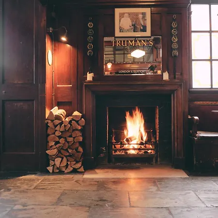 Rose And Crown Stoke Newington-3