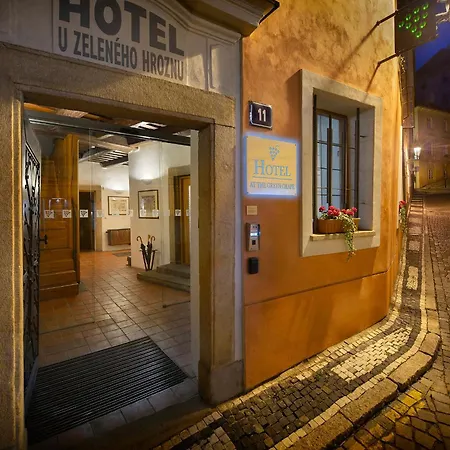 Hotel At the Green Grape-2