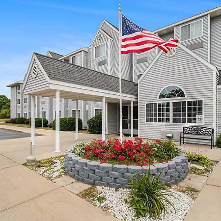 Microtel Inn And Suites Manistee-3