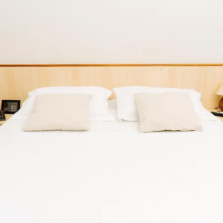 Cris Hotel-2