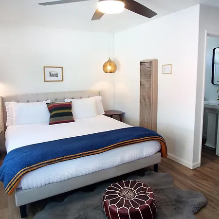 Sierra Blue Hotel & Swim Club-2