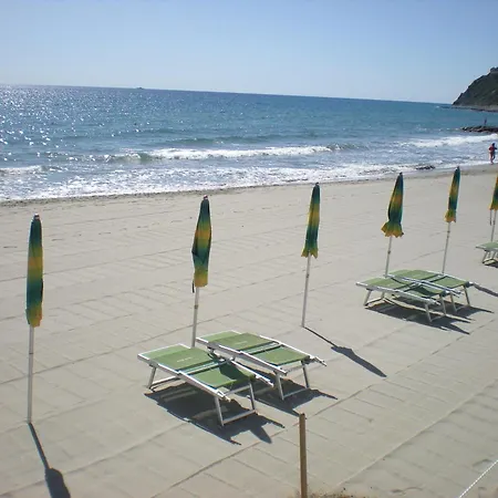 Hotel Mambo-2