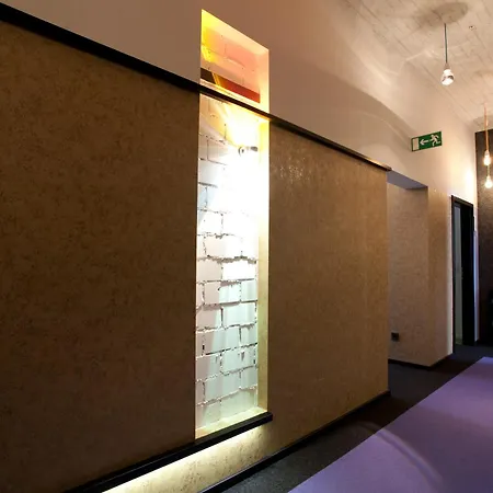 Hotel Cristall - Frankfurt City-3