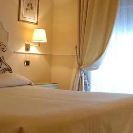 Hotel Jolanda-3