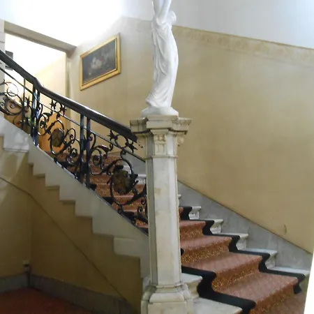 Hotel Reina-2